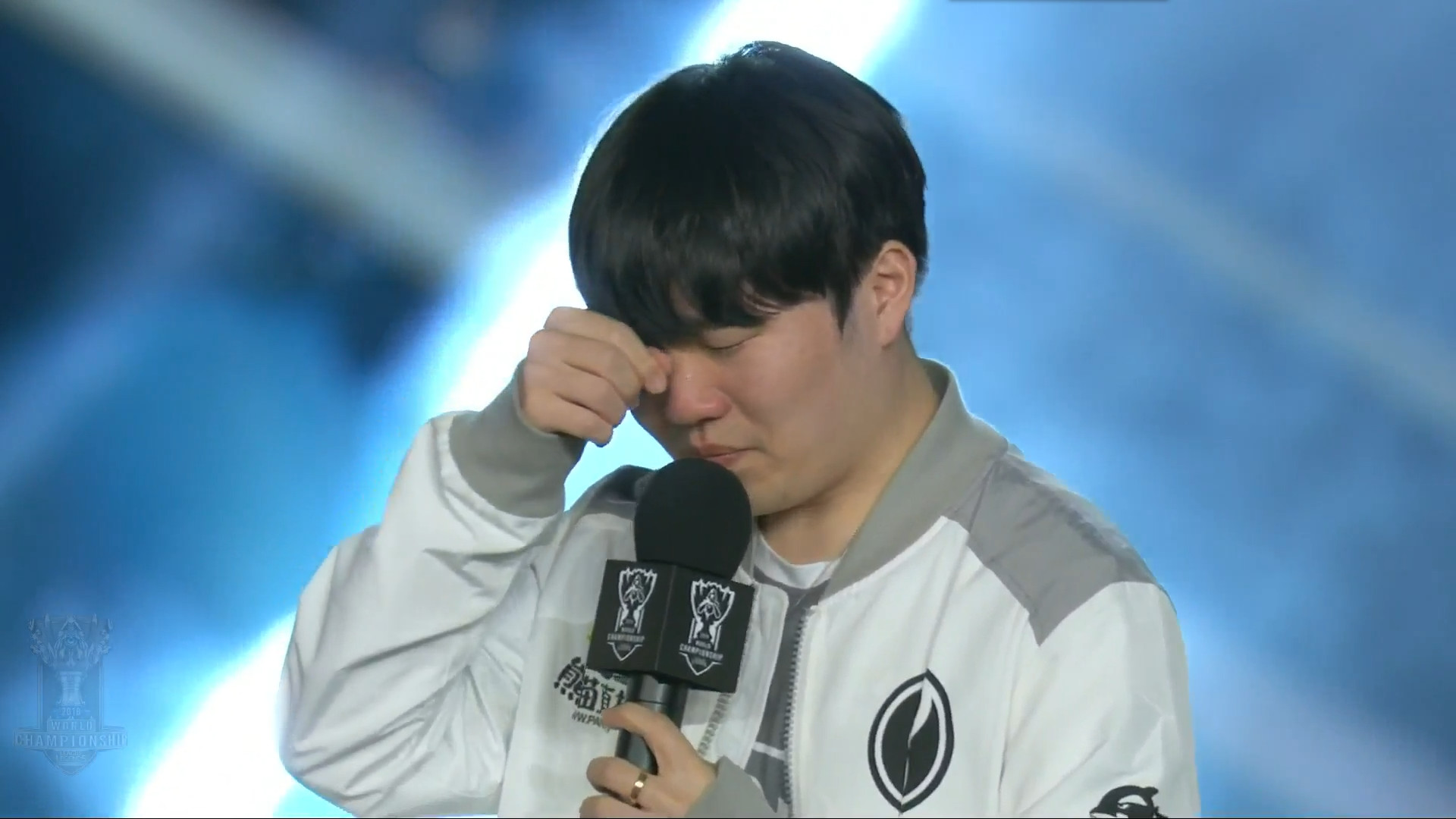 凤凰涅槃就在此时！FPX时隔581天再度晋级季后赛