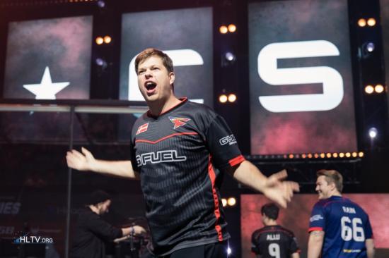 老虎机连输效应：为何“快要出奖”的感觉是统计假象？（老虎机的连输错觉：为何“差点中奖”只是概率幻象？）